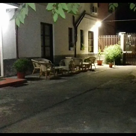לינה וארוחת בוקר Fontanarossa Airport -private Parking-