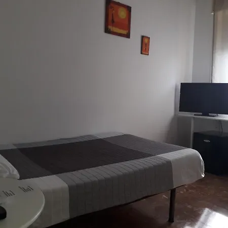 לינה וארוחת בוקר Fontanarossa Airport -private Parking- 3*